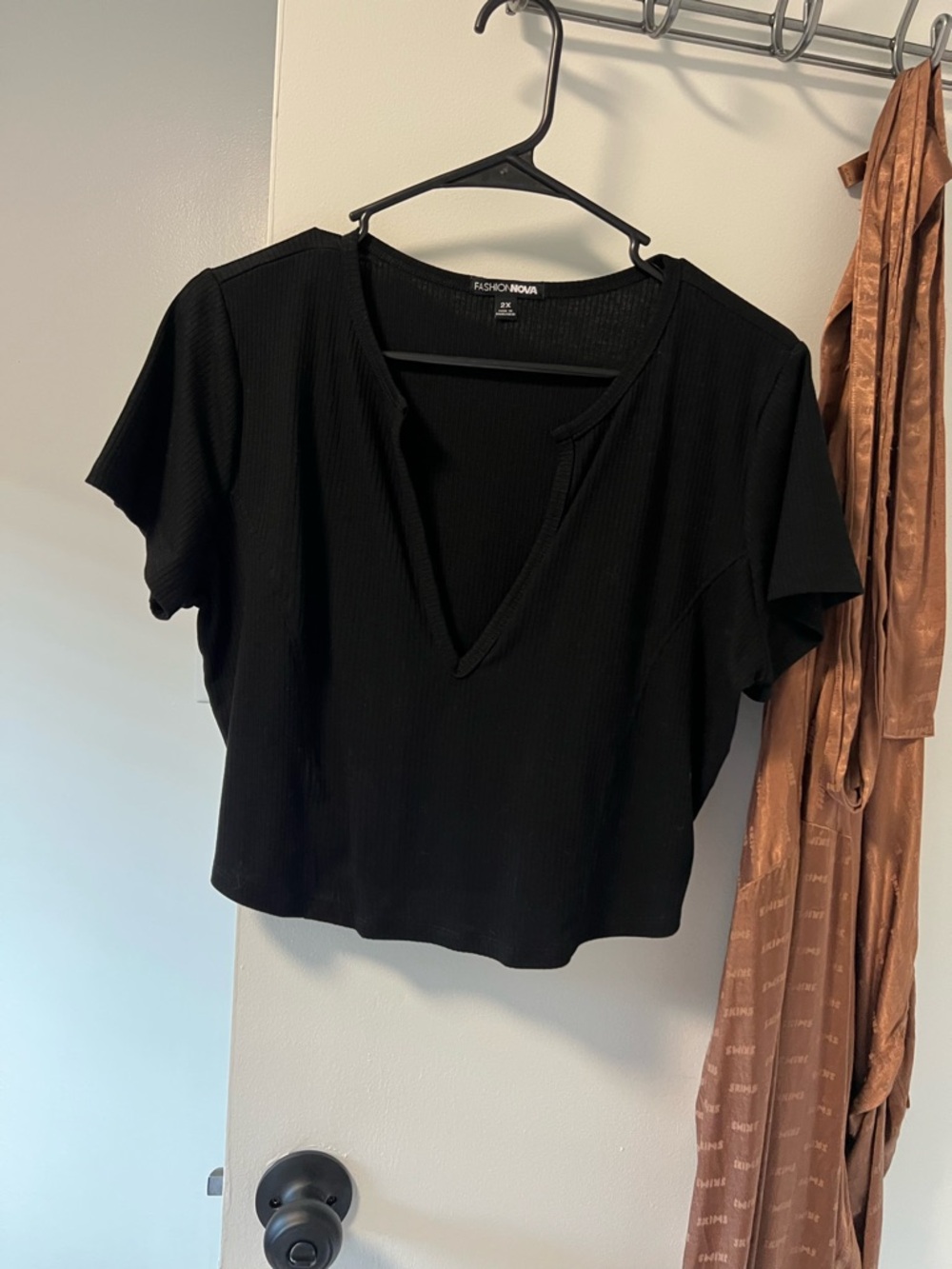 Fashion Nova Black Ribbed V-Neck Short Sleeve Crop Top